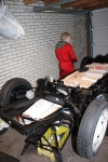 Aandrijfassen weer in elkaar en wielen erop.